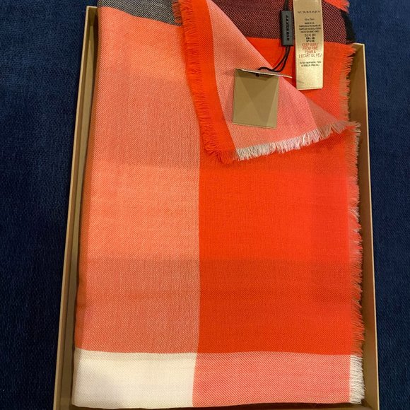 Burberry Scarf - Picture 1 of 1